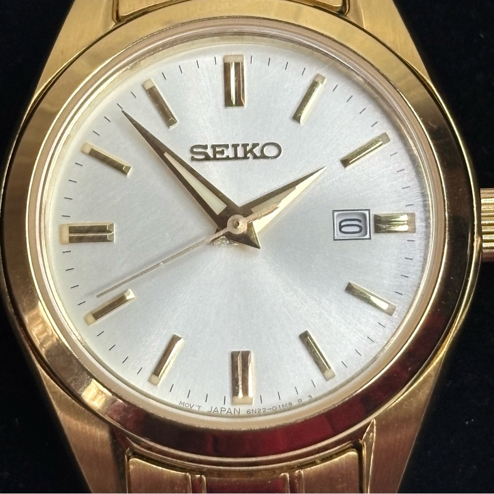 NIB Seiko Essentials Quartz Gold Tone Women’s Watch Sapphire Crystal LumiBrite - Picture 12 of 14